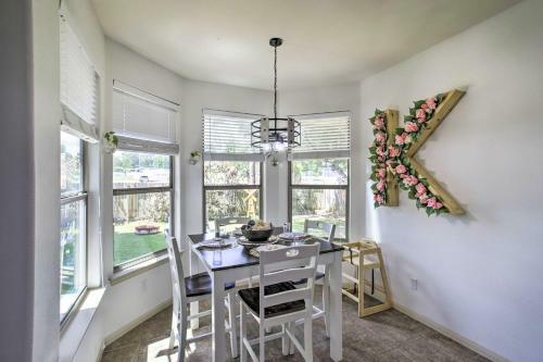 Welcoming Montgomery Home In Gated Community!