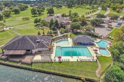 Welcoming Montgomery Home In Gated Community!