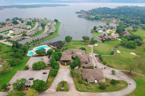Welcoming Montgomery Home In Gated Community!