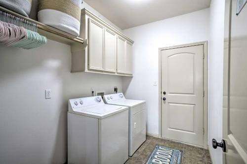 Welcoming Montgomery Home In Gated Community!