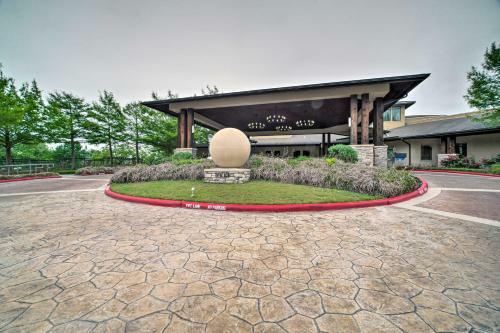 Welcoming Montgomery Home In Gated Community!