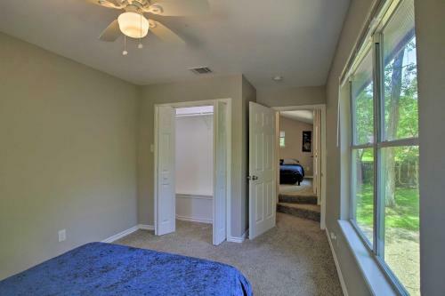 Pet-friendly Retreat About 2 Mi To Lake Conroe!