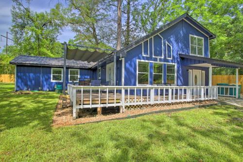 Pet-friendly Retreat About 2 Mi To Lake Conroe!