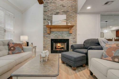 Modern Coastal Style Townhome Next To Golf Course