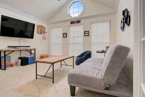 Modern Coastal Style Townhome Next To Golf Course