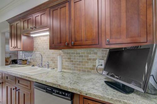 Modern Coastal Style Townhome Next To Golf Course