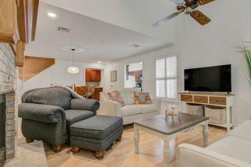 Modern Coastal Style Townhome Next To Golf Course