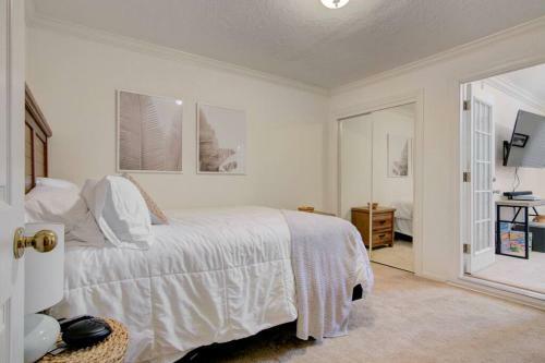 Modern Coastal Style Townhome Next To Golf Course