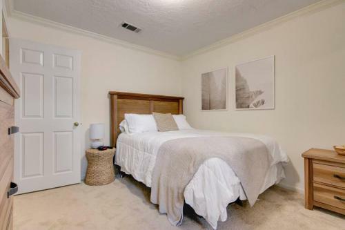 Modern Coastal Style Townhome Next To Golf Course