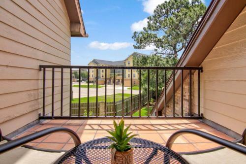 Modern Coastal Style Townhome Next To Golf Course
