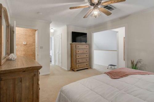 Modern Coastal Style Townhome Next To Golf Course