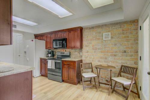 Modern Coastal Style Townhome Next To Golf Course