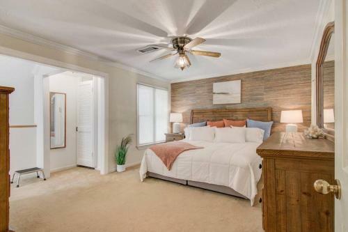 Modern Coastal Style Townhome Next To Golf Course