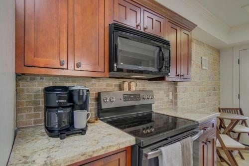 Modern Coastal Style Townhome Next To Golf Course