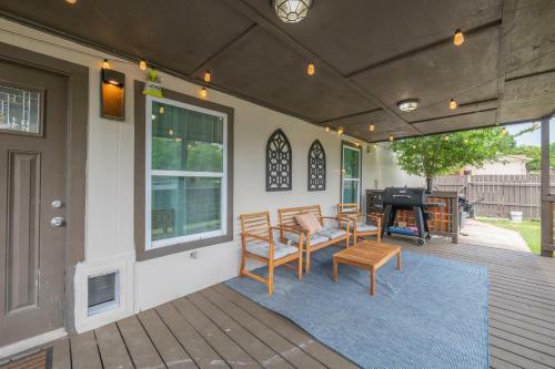 Charming 5 Bedroom: Self Check-in + Garage Parking