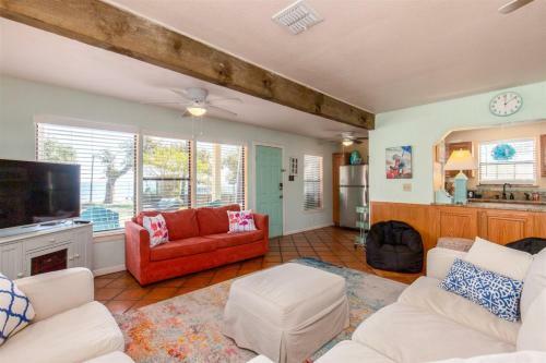 Caprice Cottage - Sun Harbor Cottage #1