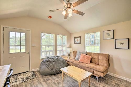 Lakefront Cabin With Access To 2 Paddleboats!