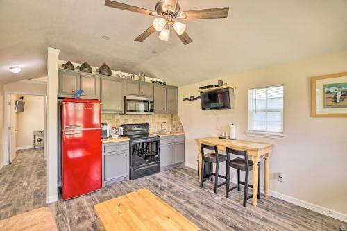 Lakefront Cabin With Access To 2 Paddleboats!