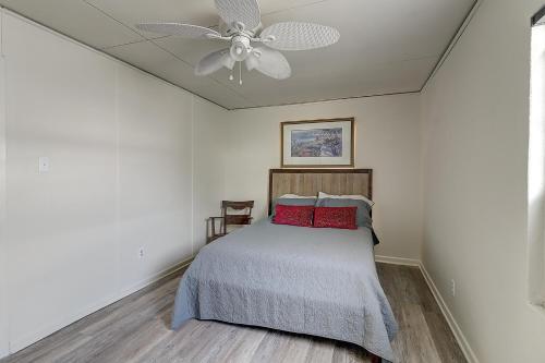 Seaflower - Cozy Beach Bungalow Home