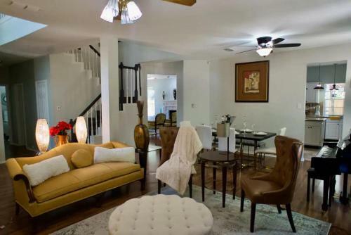 Rare Find Luxurious Cosy Home 5 Bed 3 Bath