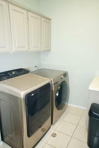 Rare Find Luxurious Cosy Home 5 Bed 3 Bath