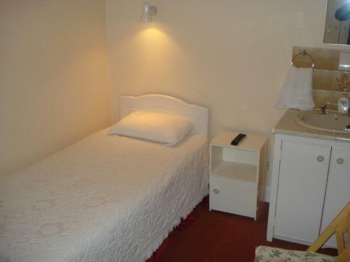 Hostal St. George Guest House