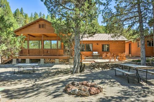 Hatch Retreat With Deck, Grill And Creek Access!