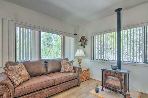 Hatch Retreat With Deck, Grill And Creek Access!
