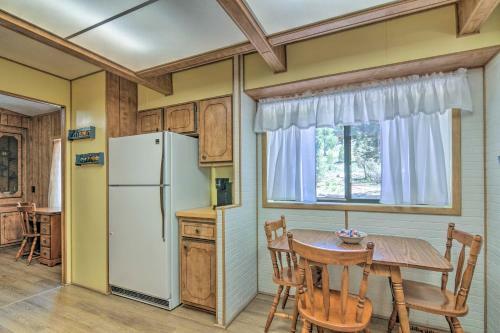 Hatch Retreat With Deck, Grill And Creek Access!
