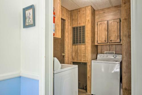 Hatch Retreat With Deck, Grill And Creek Access!