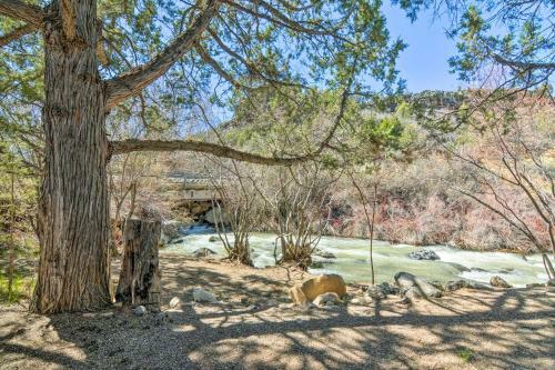 Hatch Retreat With Deck, Grill And Creek Access!