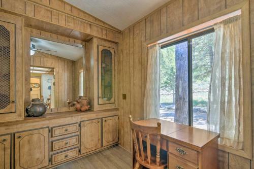 Hatch Retreat With Deck, Grill And Creek Access!