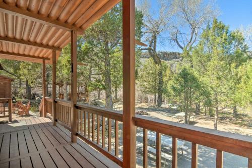 Hatch Retreat With Deck, Grill And Creek Access!