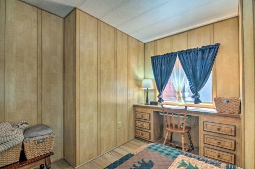 Hatch Retreat With Deck, Grill And Creek Access!