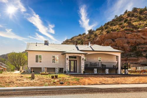 Red Canyon Home, 4bd4ba, Mountain