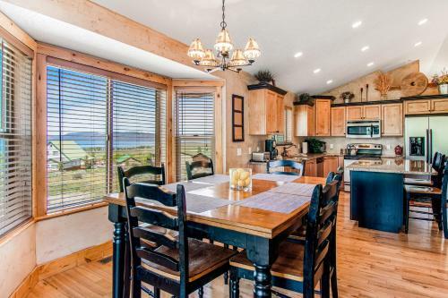Hilltop Hideaway