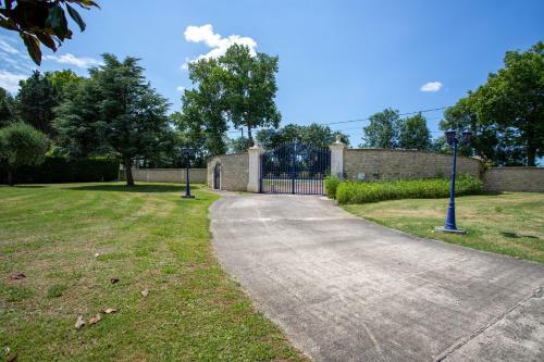 Villa Avec Piscine Proche Royan