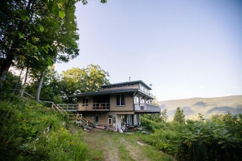 Mountaintop House With Spectacular Views