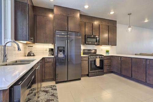 Sunny Resort Townhome And Balcony And Pool Access