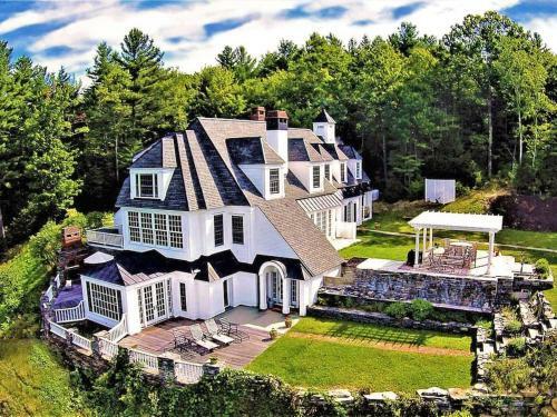 Villa Tuscan Luxury In Vermont - Private 25 Acres, Views