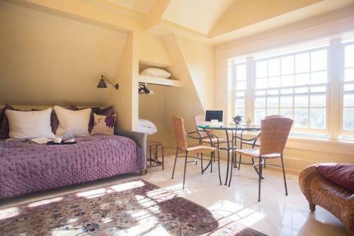 Villa Tuscan Luxury In Vermont - Private 25 Acres, Views