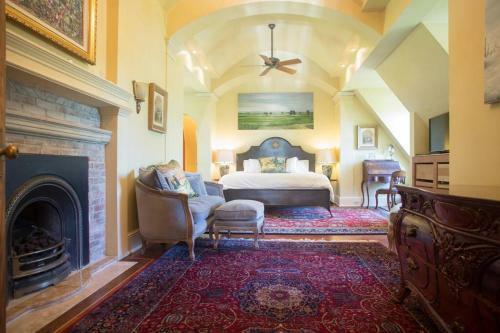 Villa Tuscan Luxury In Vermont - Private 25 Acres, Views