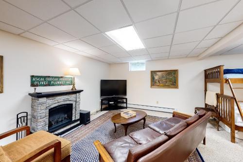 Higgins Lodge