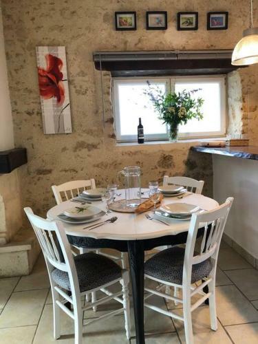 G�te Du Rossignol Entre Lac Et For�t