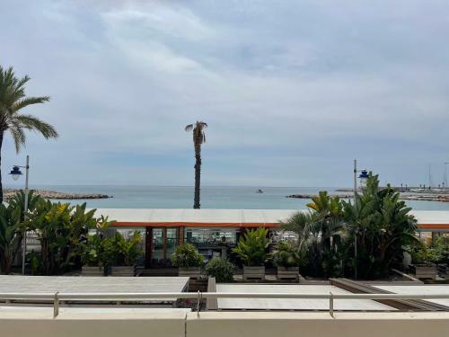 La Room: Seaside Apartment + Terrace + Parking