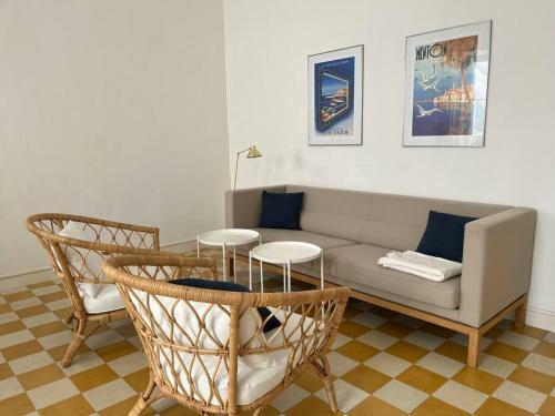 Beautiful Garden Apartment Steps From The Beach
