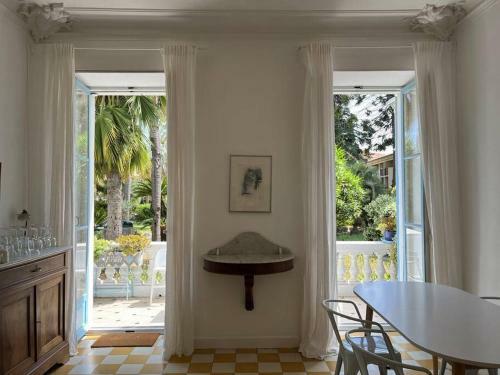 Beautiful Garden Apartment Steps From The Beach