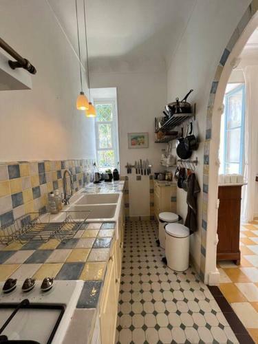 Beautiful Garden Apartment Steps From The Beach