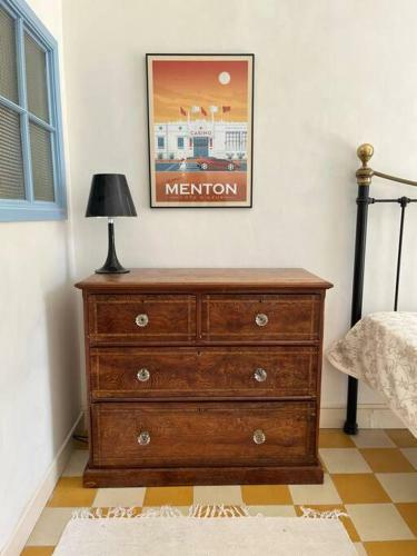 Beautiful Garden Apartment Steps From The Beach