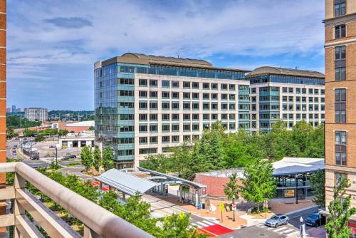 Apartamento Urban Arlington Escape With Community Pool!